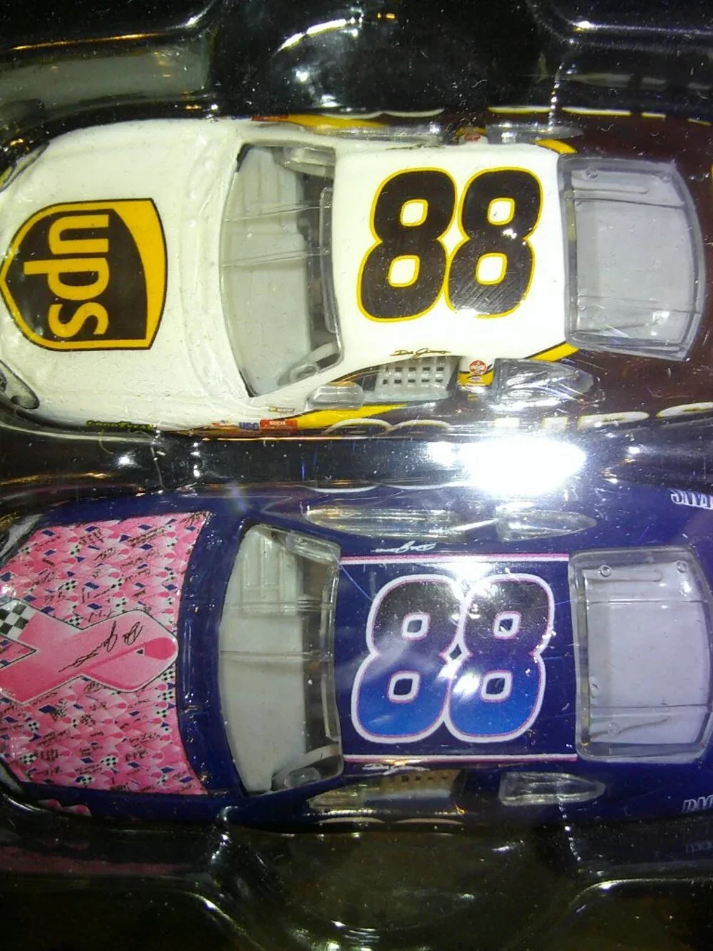 2004 RCCA Race Fans For a Cure Dale Jarrett #88, 1:64 Cars UPS Breast Cancer Tin